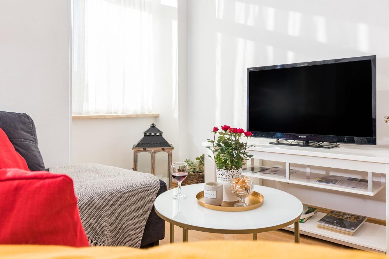 Apartman Lussi Pula Exterior foto