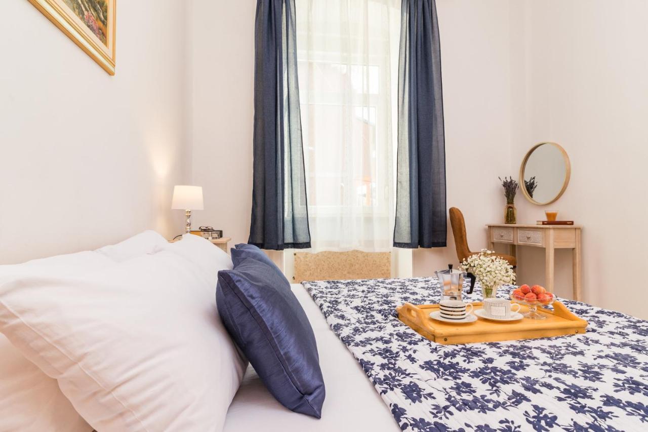 Apartman Lussi Pula Exterior foto