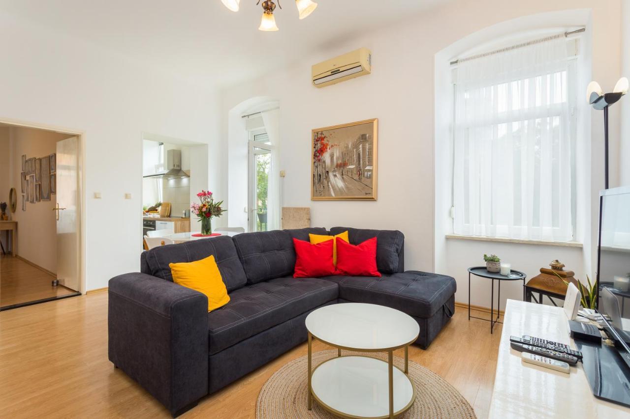 Apartman Lussi Pula Exterior foto